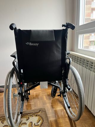 Silla nueva de ruedas motorizada