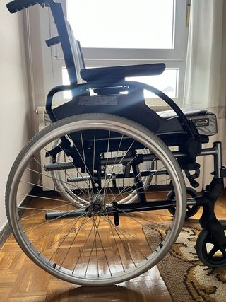 Silla nueva de ruedas motorizada