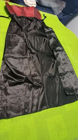 2 Capas de Negras con Rojo para niño.1 capa adulto