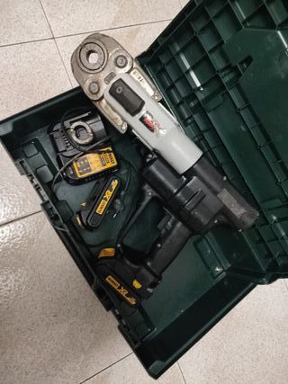 Prensa multicapa a batería