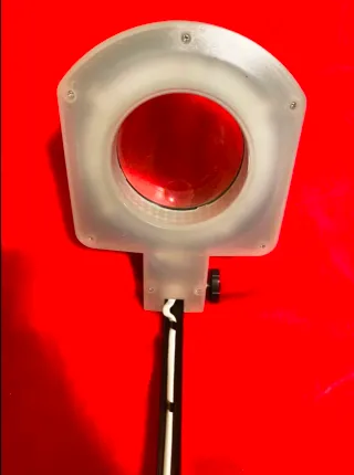 Flexo de mesa con lupa de aumento