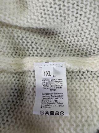 Cardigan bianco con bottoni dorati