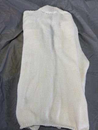 Cardigan bianco con bottoni dorati