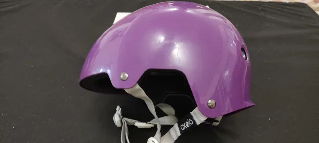 Casco patinaje infantil morado. Talla 50-54