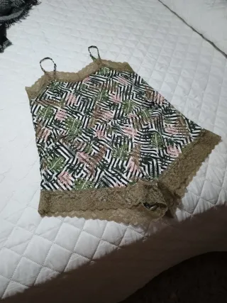 Conjunto satén estampado hojas talla M