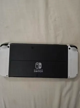 Nintendo Switch OLED + Mario Kart 8 Deluxe