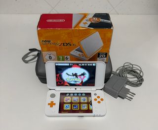 Nintendo 2DS XL bianco e arancione