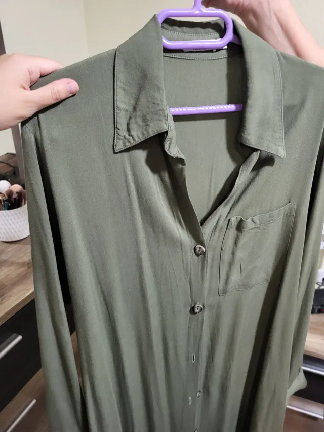 Vestido verde oliva Stradivarius