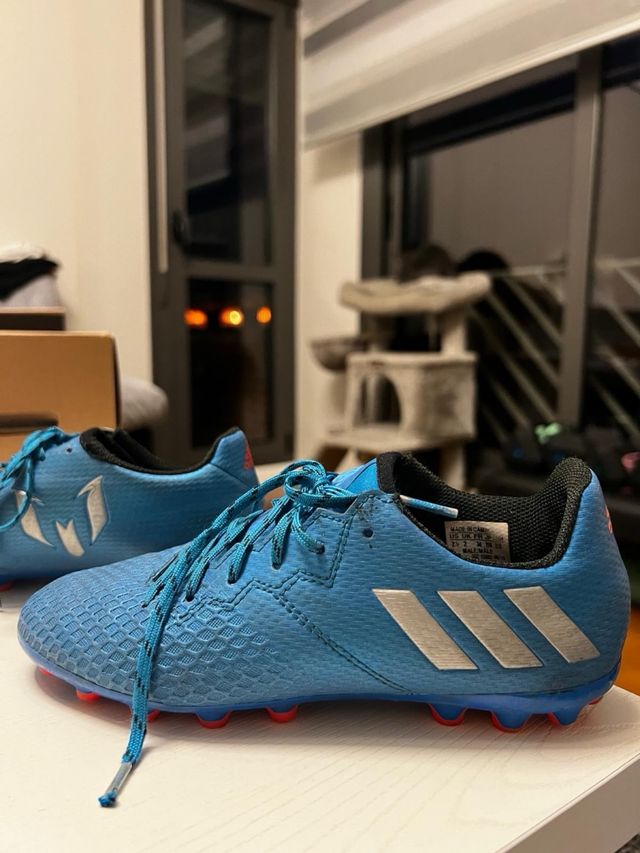 Botas de fútbol azules