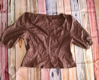 Blusa marrón manga abullonada