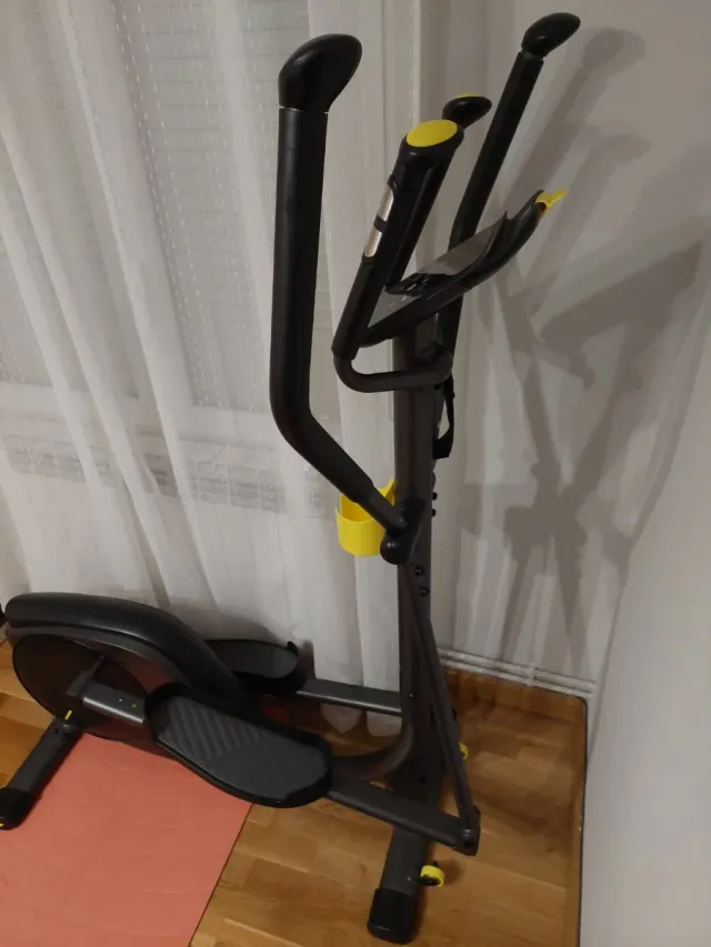 Máquina Elíptica Negra y Amarilla