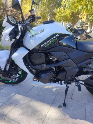Kawasaki Z750 Blanca