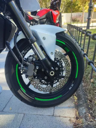 Kawasaki Z750 Blanca