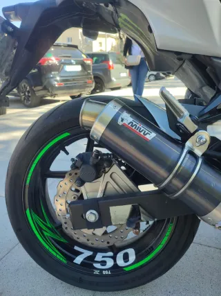 Kawasaki Z750 Blanca