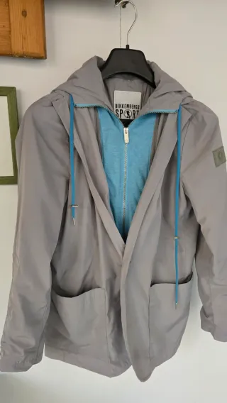 Americana Bikkembergs con capucha gris