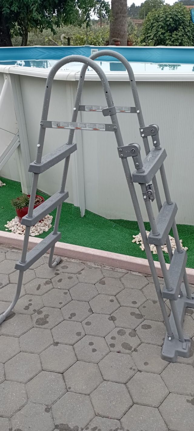 Escada para Piscina 108x71,4x138cm