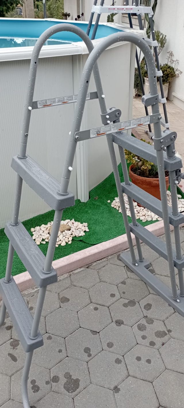 Escada para Piscina 108x71,4x138cm