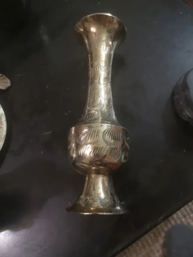 Jarrón de Bronce Antiguo