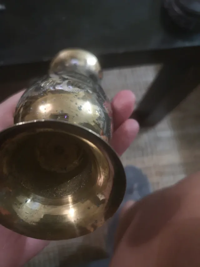 Jarrón de Bronce Antiguo