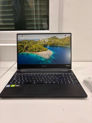 Gigabyte Aero Laptop Negro