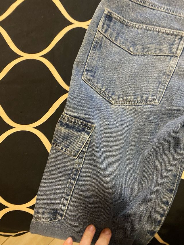 Jeans cargo blu con tasche