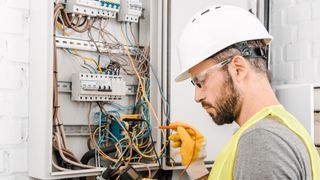 reparación de electricidad, plomería y pintora...