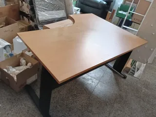 Mesa de oficina madera y metal