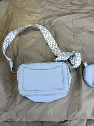 Borsa azzurra con tracolla