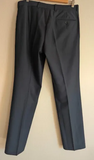 Traje en MUY buen estado, puesto en 1 ocasión.