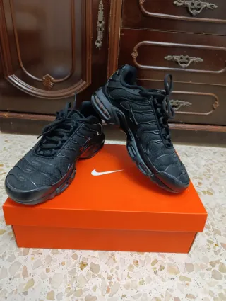 Nike Air Max Plus Negras 