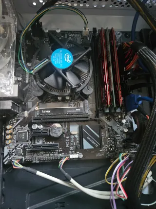 Placa Base Gigabyte i3 8100 + 16GB RAM