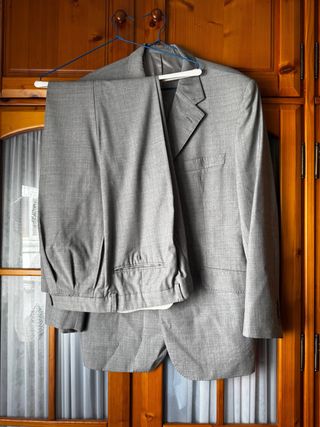 Traje gris Yves Saint Laurent Gris