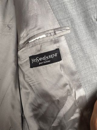 Traje gris Yves Saint Laurent Gris