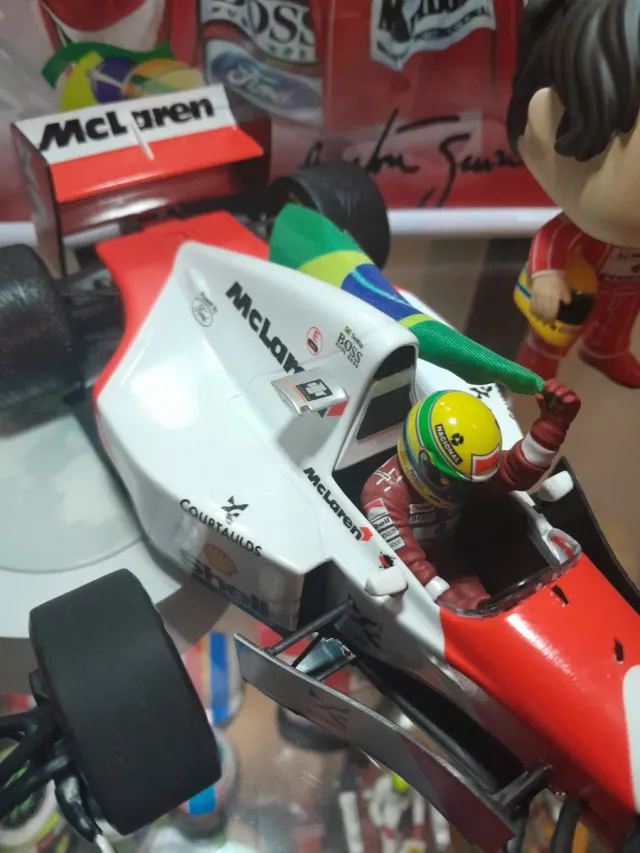 Minichamps Ayrton Senna McLaren 1993 Escala 1/18