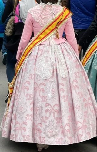 Traje de Fallera Beige y Rosa 
fallera mayor inf.
