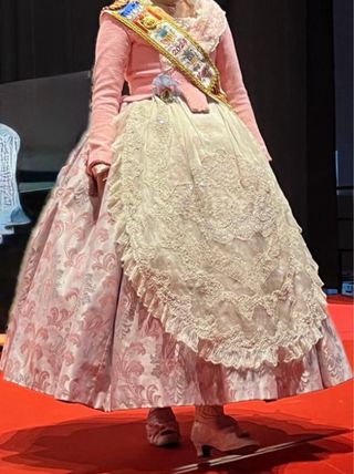 Traje de Fallera Beige y Rosa 
fallera mayor inf.