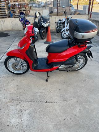 Peugeot Tweet 125cc Rojo