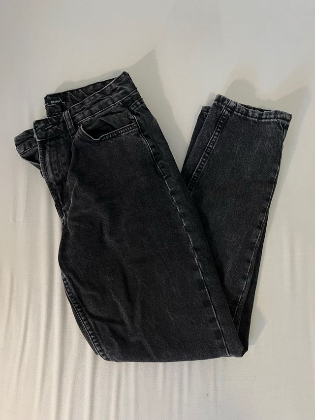 Vaqueros Bershka grises