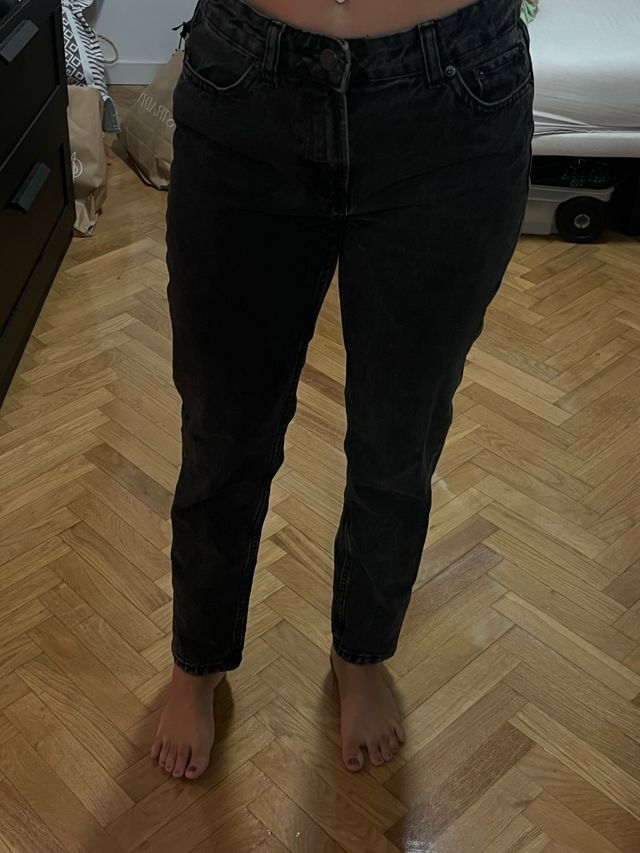 Vaqueros Bershka grises