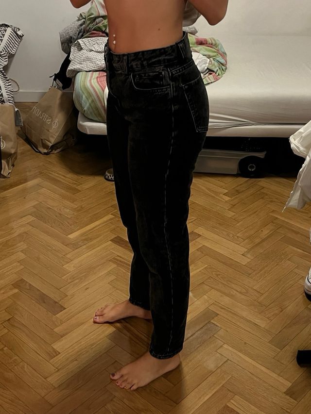 Vaqueros Bershka grises