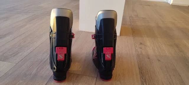 Botas de esquí Salomon mod. 63 
355. Tamaño 28.5