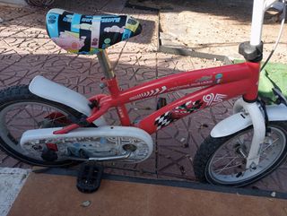 Bicicleta infantil Cars Rayo McQueen.
3 a 5 años.