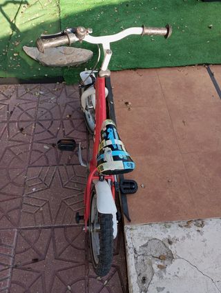Bicicleta infantil Cars Rayo McQueen.
3 a 5 años.