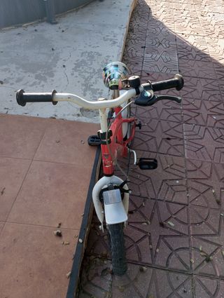 Bicicleta infantil Cars Rayo McQueen.
3 a 5 años.