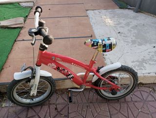 Bicicleta infantil Cars Rayo McQueen.
3 a 5 años.
