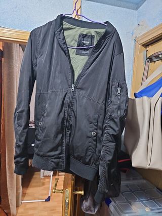 Chaqueta bomber Pull&Bear negra T.XS