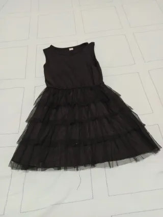 Vestido negro niña con volantes