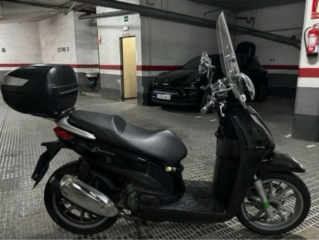 Piaggio Carnaby 300 ie en perfecto estado.