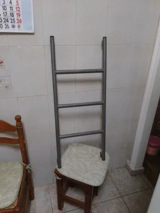 Escalera hierro
ALTO: 90 CM
ANCHO: 37 CM
