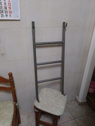 Escalera hierro
ALTO: 90 CM
ANCHO: 37 CM
